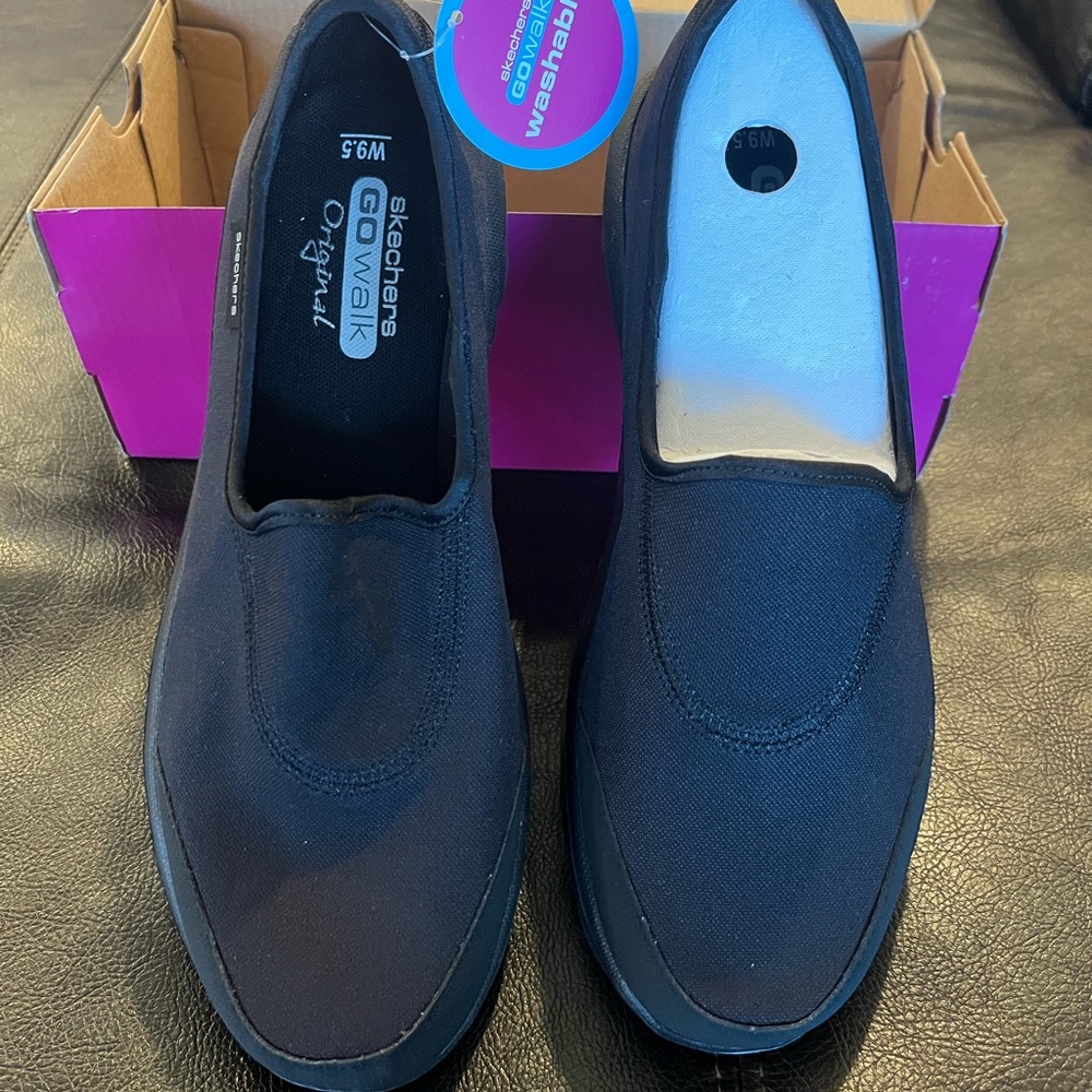 SKETCHERS Go Walk Originals (Black, Women’s Size 9.5)